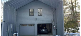 Peaceful lakeside retreat in Greenwich [2BR, 1BA]