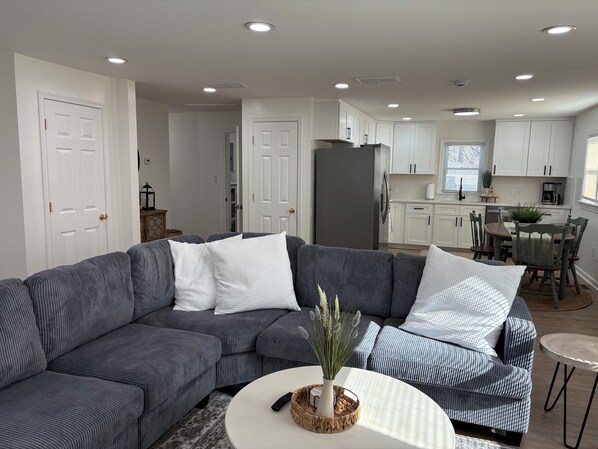 Smart TV - 3-bedroom house in heart of Newark close to Christiana Hospital & Mall (Newark)