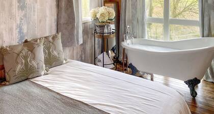 2 bedroom accommodation in Westbury