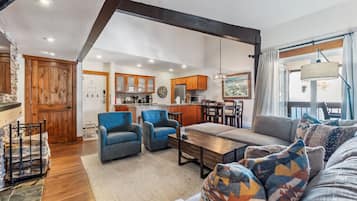Smart TV, fireplace