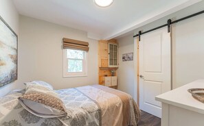 1 bedroom, travel cot, free WiFi