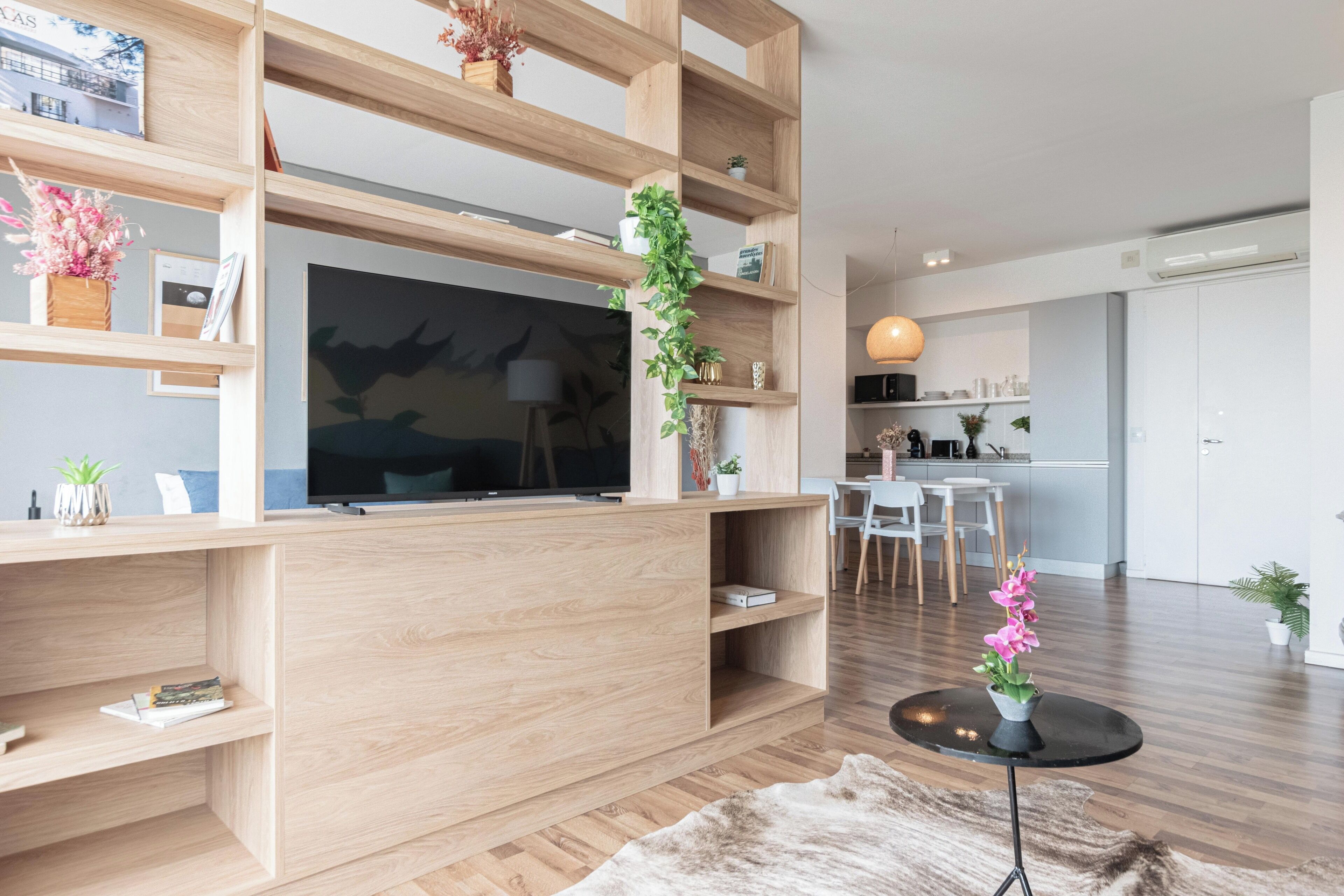 Apartamento luxo, sacada, vista para o rio | Área de estar