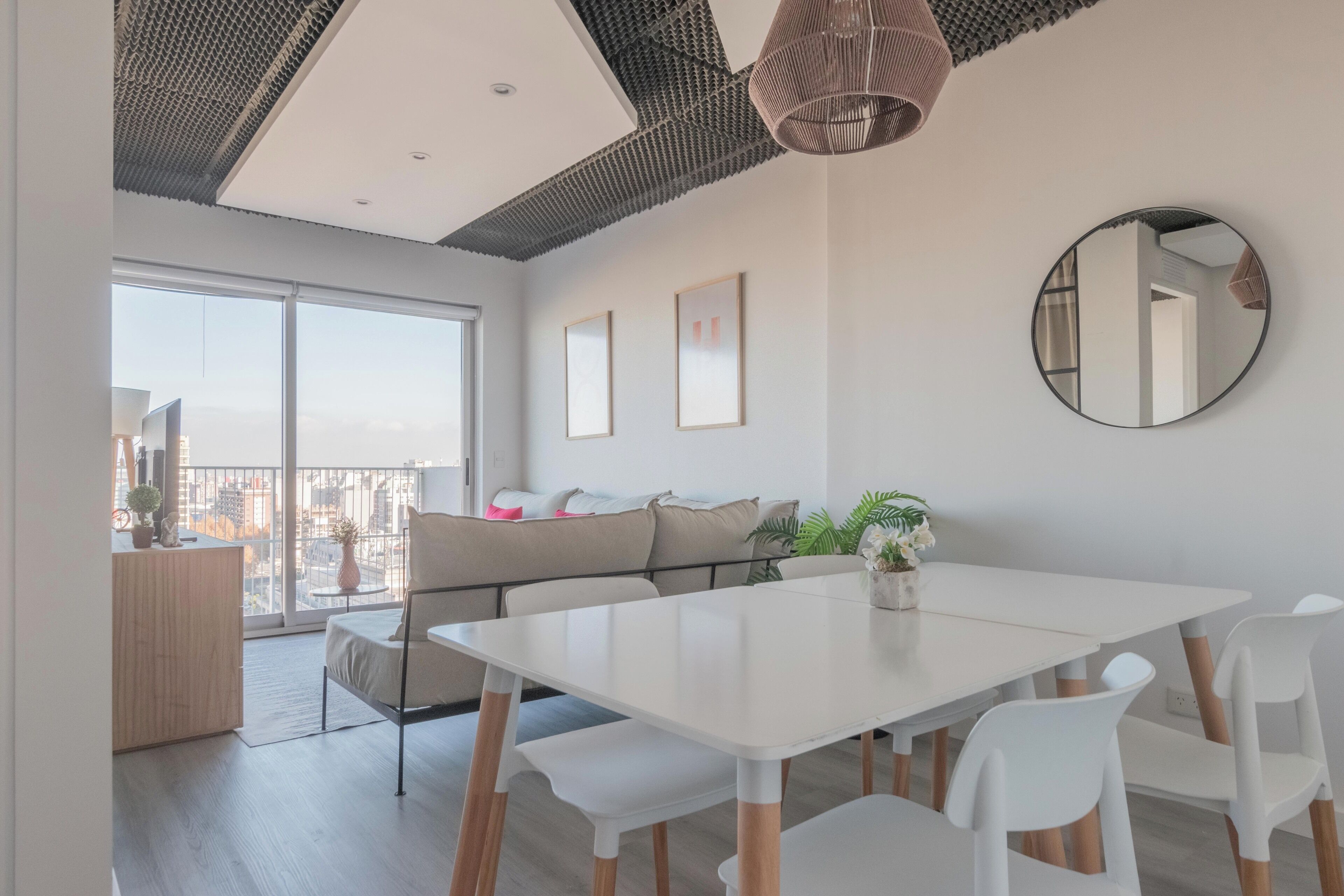 Apartamento família, sacada, vista para o rio | Área de estar