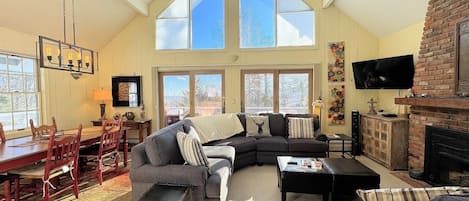 TV, fireplace