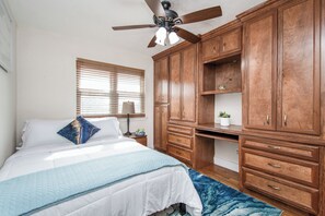 3 bedrooms, desk, iron/ironing board, travel crib