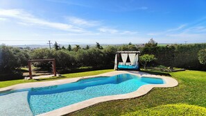 Outdoor pool, pool umbrellas, pool loungers - Villa Traditional Estate Heated Pool (Nea Propontida)