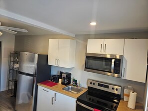Private kitchen - Cozy Mini Home Minutes from Baltimore and DC (Silver Spring)
