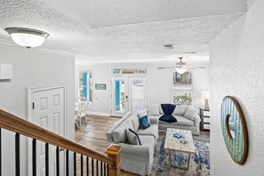 TV - Destin`d To Be Here · Resort Lagoon Pool/Hot Tub: Beach Trolley & Bikes (Destin)