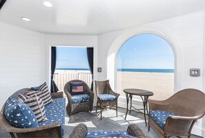 Interior - Luxury Oceanfront Condo - Perfect for Large Families - Steps to the Sand! (Newport Beach)
