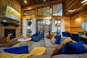 スマートテレビ、暖炉、テーブルサッカー台