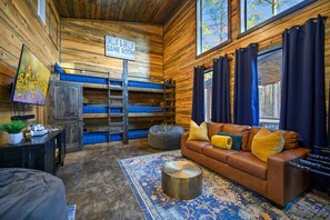 スマートテレビ、暖炉、テーブルサッカー台