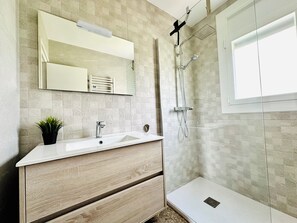 Bathroom - 3387 - EL CORSARIO,B-4, SEA VIEW, QUIET AREA, IN THE COVE OF ALMADRABA OF CRYSTAL WATER. NEAR TO THE BEACH. (Roses)