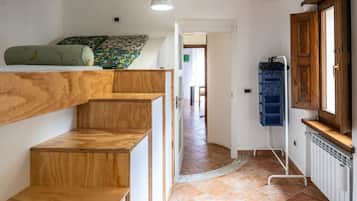 1 bedroom, desk, iron/ironing board, WiFi