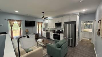 TV connectée, jeux vidéo, vidéothèque, chaîne hi-fi