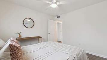 3 bedrooms, iron/ironing board, WiFi, bed sheets