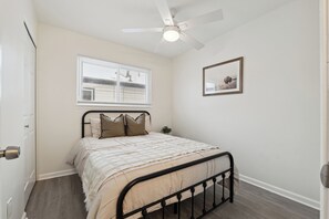 3 bedrooms, iron/ironing board, WiFi, bed sheets