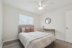 3 soverom, strykejern/-brett, wi-fi og sengetøy