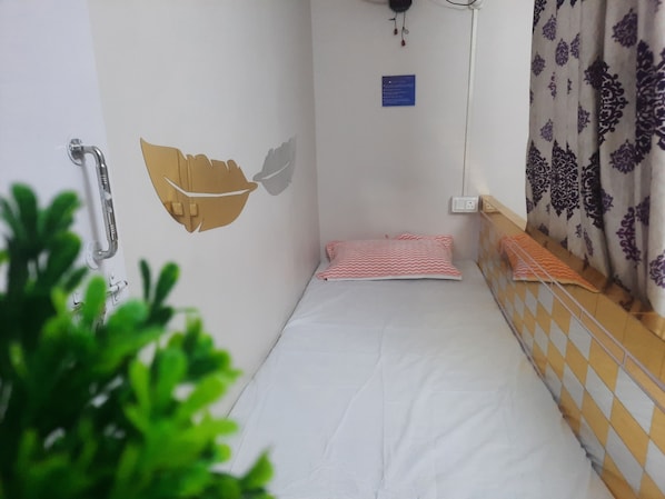 Basic Shared Dormitory | Free WiFi