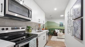 Private kitchen - Brand New Stylish Mahogany Suite (Calgary)