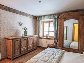 1 bedroom, travel cot, free WiFi