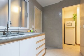 Apartment, 4 Bedrooms | Private kitchen