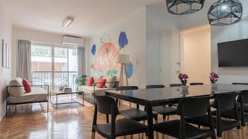 Comfort Apartment, City View | Living area