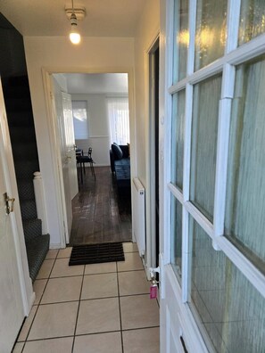 Interior - West Winds Sleeps 4 with Garden (Wolverhampton)