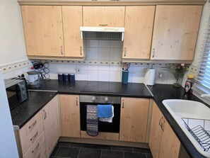 Private kitchen - West Winds Sleeps 4 with Garden (Wolverhampton)