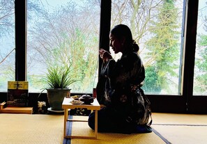 Interior - Japanese Tea House (Sittingbourne)