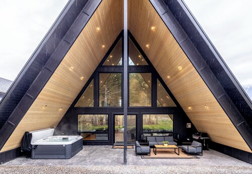 Modern A-Frame | Ski In | Hot Tub | Fernie Alpine Resort