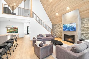 Smart TV, fireplace