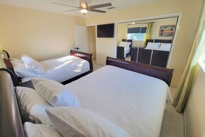 3 bedrooms, desk, free WiFi, bed sheets