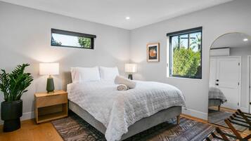 1 bedroom, desk, iron/ironing board, WiFi