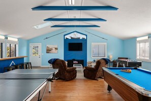 Games room - Duck Blind: High on a Hill with Stunning Sound Views! (Duck)