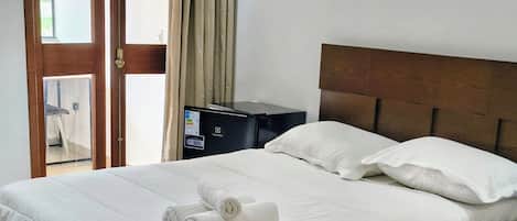Executive Triple Room | Desk, free WiFi