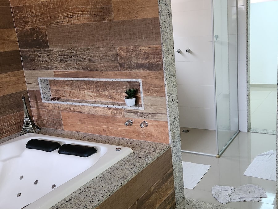 Luxury-Dreibettzimmer, Bergblick | Badezimmer | Handtücher, Seife, Shampoo, Toilettenpapier