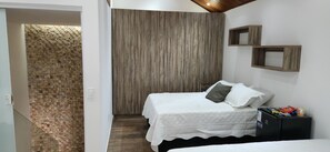 Habitación cuádruple familiar, 1 habitación | Baño | Toallas, jabón, champú y papel higiénico