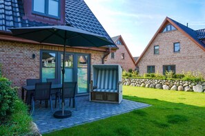 Outdoor dining - Juli - Relaxing vacation in the vacation home "Juli" on Sylt - your dream destination! (Sylt / OT Tinnum)