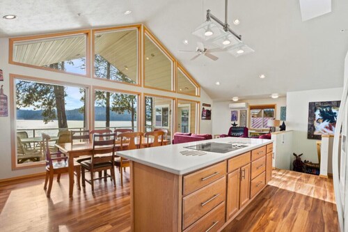 Lakefront Cabin Retreat with Stunning CDA Views
