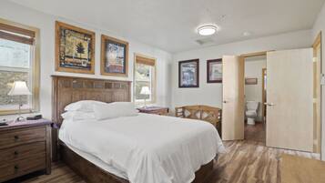 3 bedrooms, desk, iron/ironing board, free WiFi