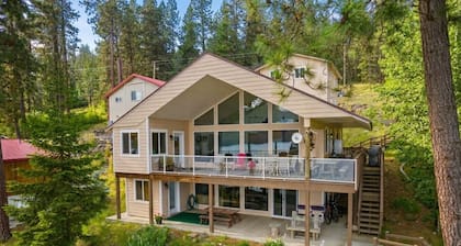 Lakefront Cabin Retreat with Stunning CDA Views