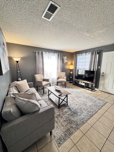 Downtown Austin, TX 4-bedroom & Office, Entire House