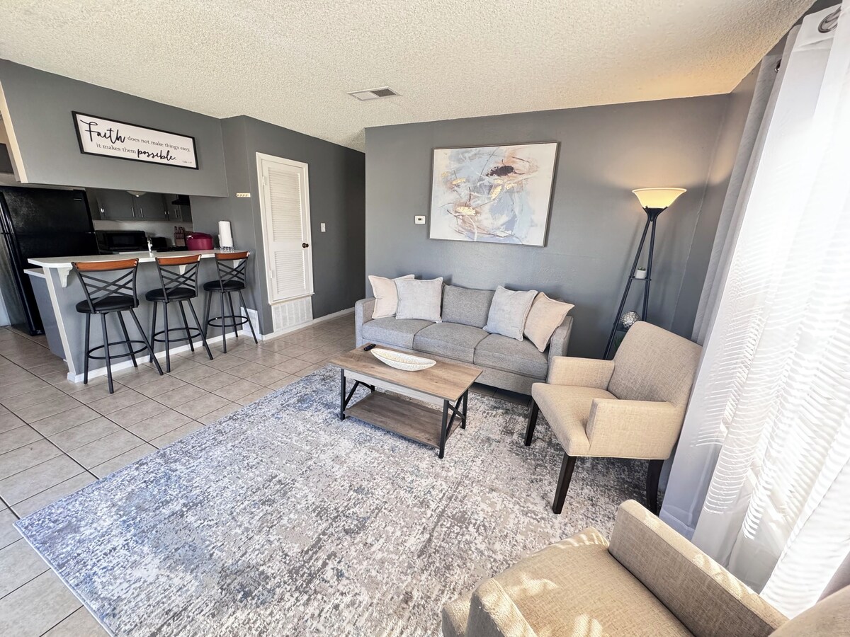 Photo 3 of Downtown Austin, TX 4-bedroom & Office, Entire House