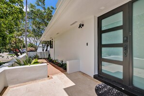 تفاصيل الفندق من الخارج