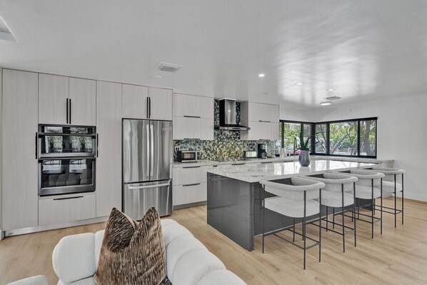 Oven, stovetop, cookware/dishes/utensils, dining tables