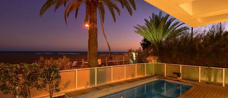 Lämmitetty uima-allas