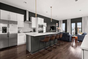 Fridge, microwave, dishwasher, coffee/tea maker