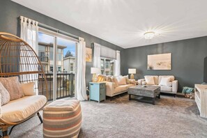 TV, fireplace, stereo