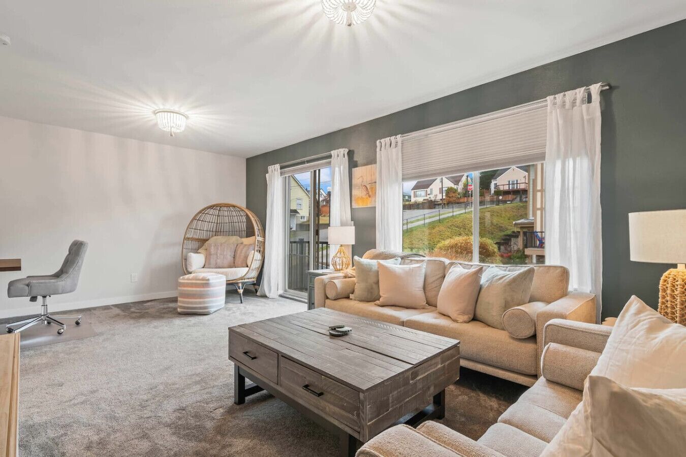 The Sound Landing W/ Beach Access & Theater Room! - Bremerton, WA