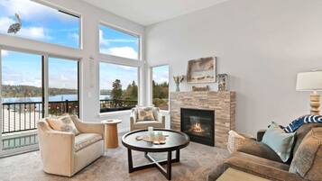 Télévision, cheminée, chaßne hi-fi